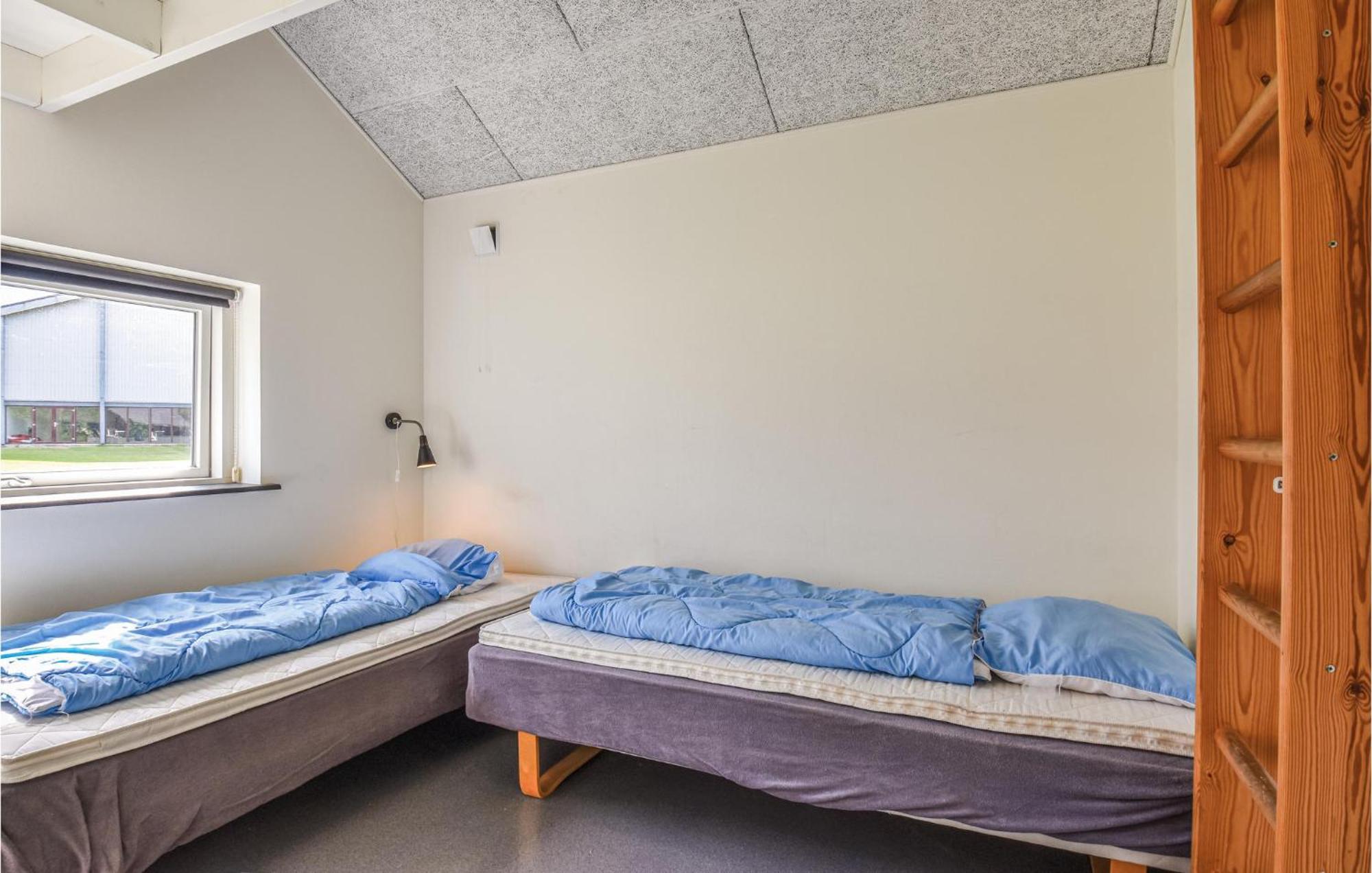 Awesome Home In Spjald With Wifi Esterno foto